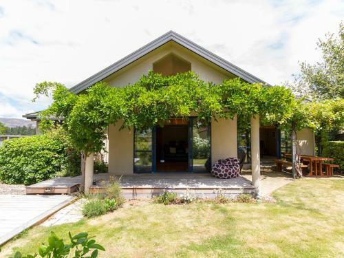 Aurum Retreat - Cromwell Holiday Home