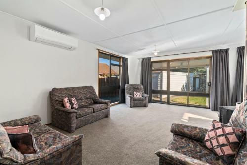 Carefree Cottage - Cromwell Holiday Home