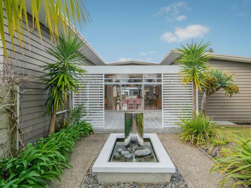Sanctuary By The Water - Matarangi Holiday Home