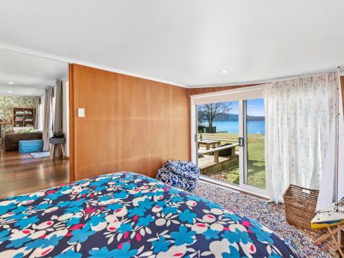 Tarawera Lakefront - Lake Tarawera Holiday Home