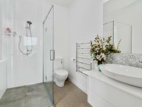 Mana Sarovar - Designer Lake Tarawera Holiday Home