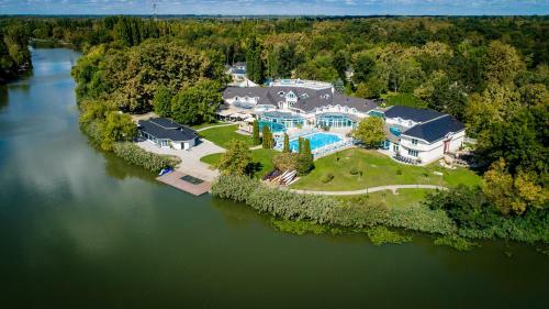 Liget Wellness �s Konferencia Hotel