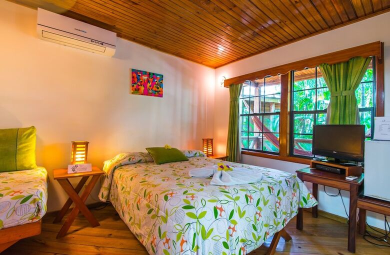 Hotel Las Rocas Resort And Dive Center