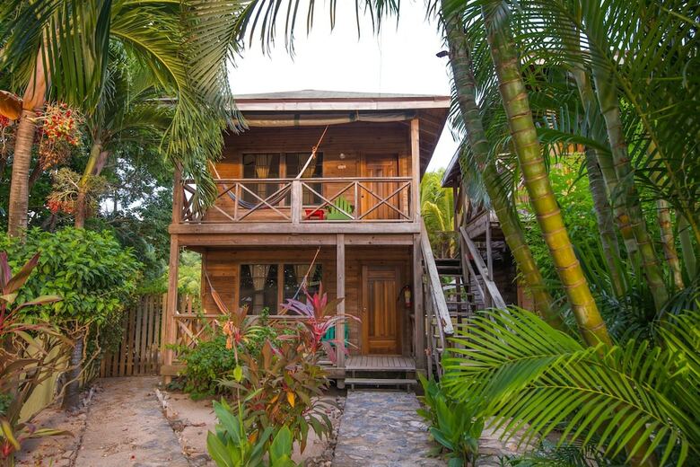 Hotel Las Rocas Resort And Dive Center