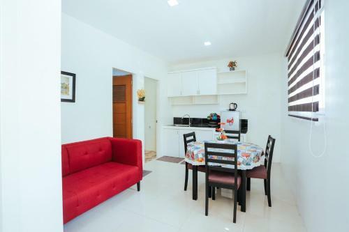 Hotel Oyo 645 Ljenj Apartelle