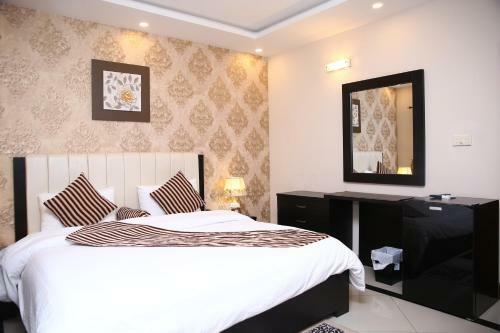 Hostal Safari Club 3 Bahria Town