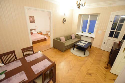 Elegant Apartment Royal Route II
