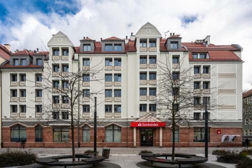 Q19 Apartments