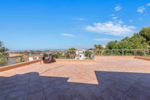 3-bed Villa 10 Mins To The Beach In Albufeira