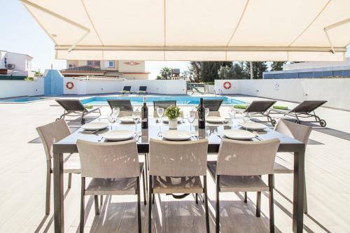 Vale Da Canada Villa Sleeps 8 With Pool And Wifi