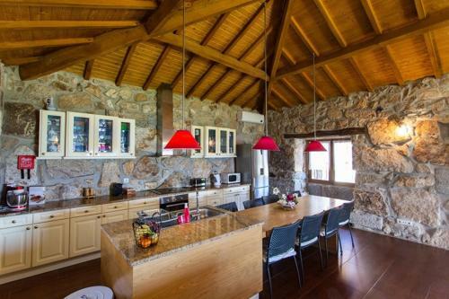 Luxury Spacious Farmhouse With Great Land Viewa