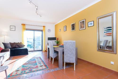Lagos Solar Apartment With Roof Terrace