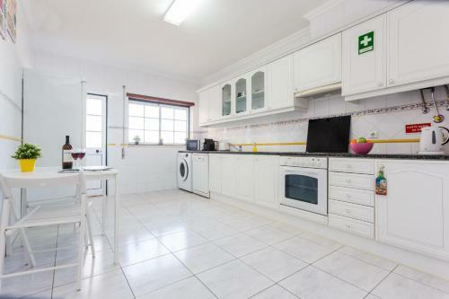 Hroma Apartment By Seewest