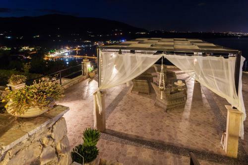 Villa Akros And Suites