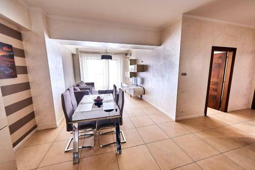 Apartamento Zenia Tudor's Residence