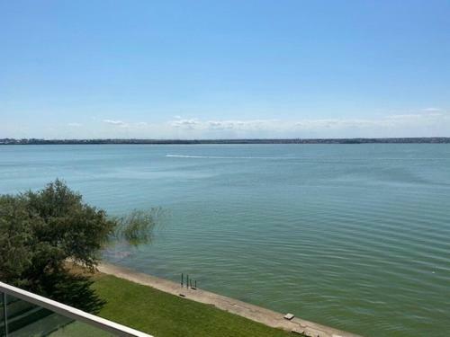 Lake View Luxury Apartment