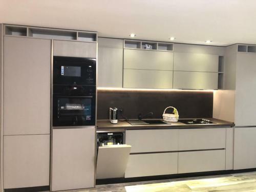Three-bedroom Luxury Apartment Marina