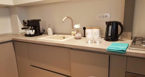 Lovely 2 Bedroom Central Apartment