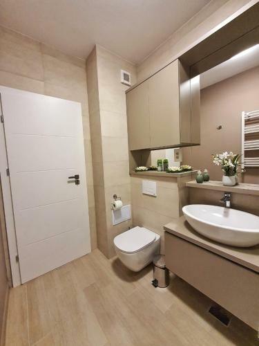 Lovely 2 Bedroom Central Apartment