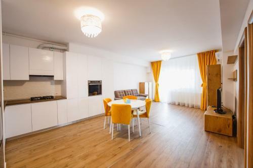 Spacious & Bright 2 Bedroom Central Apartment
