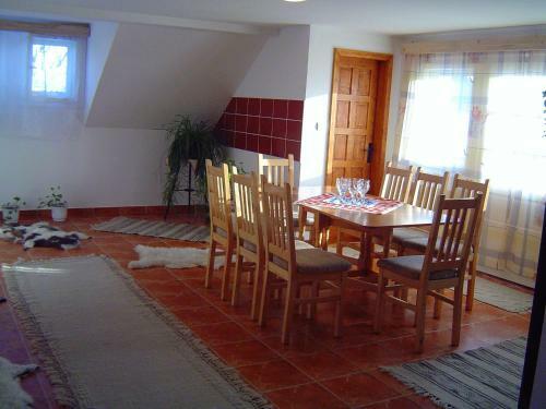Posada Cserekert, Alszegi Porta