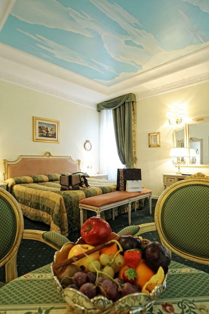 Daniel's Hotel