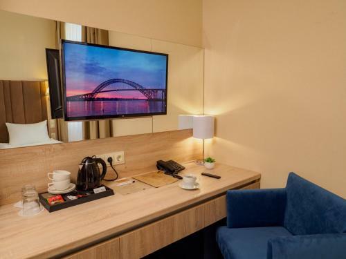 Bridge Hotel