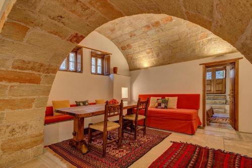 Malvasia Traditional Hotel
