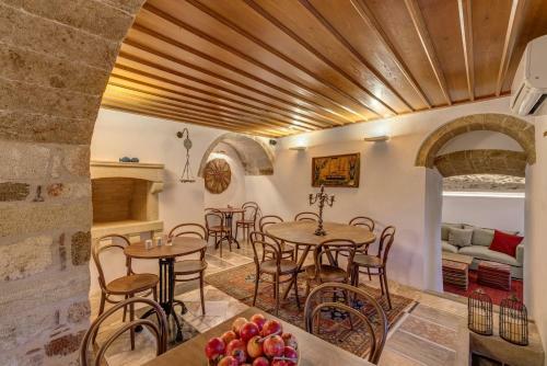 Malvasia Traditional Hotel