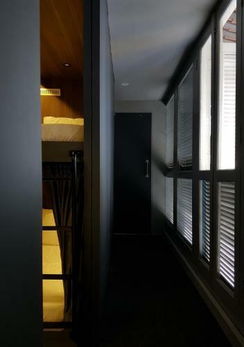 Wink Capsule Hostel @ Downtown (Sg Clean)