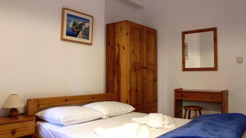 Alexatos Studios & Apartments
