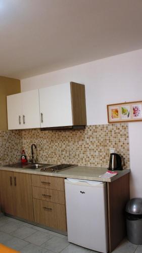 Alexatos Studios & Apartments