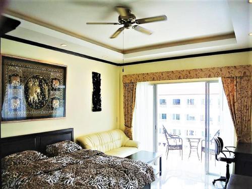 Pool View Apartment