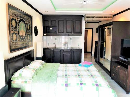 15th Floor Sea View Apartment