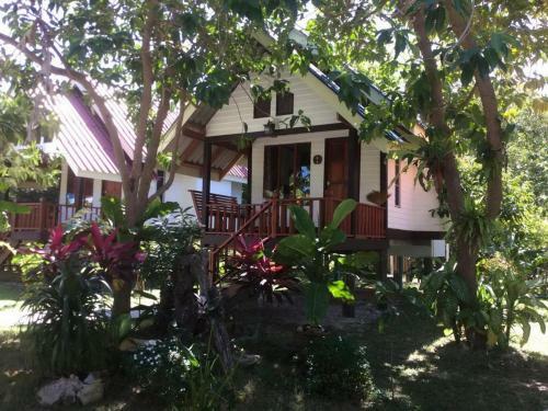 Hotel Lanta Andaleaf Bungalow