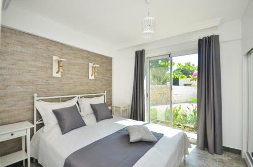Bitez Villa Sleeps 8 Pool Air Con Wifi