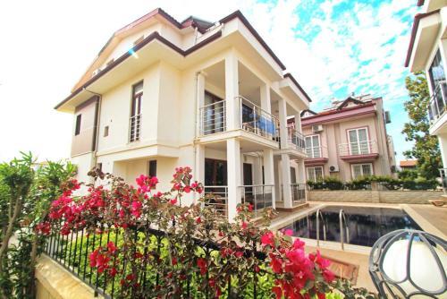 Aquamarine Apartments A1