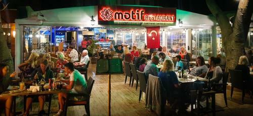 Eyna Hotel