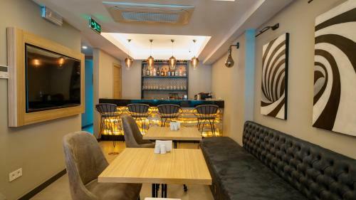 Alesta Midtown Apart Hotel