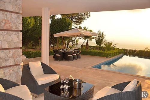 Islamlar Villa Sleeps 8 Pool Air Con Wifi