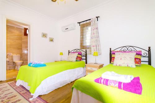 Kinali Villa Sleeps 6 Pool Air Con Wifi