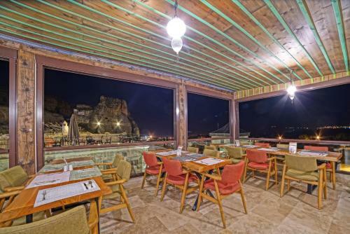 Hotel Taru Cave Suites