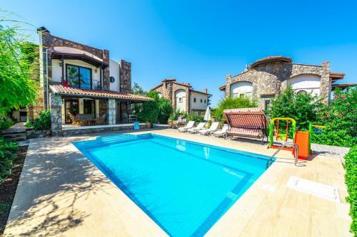 Oludeniz Villa Sleeps 6 With Pool Air Con And Wifi