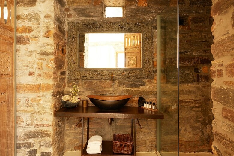 Hotel Aigis Suites