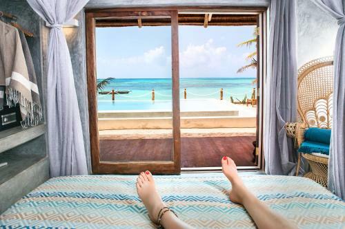 Hotel Joya' Beach Suites & Villa