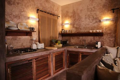 Hotel Joya' Beach Suites & Villa