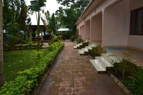 Serene Mountain Lodge