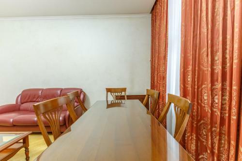 Huge 3 Bedroom Apartment Next To Gulliver & Synagogue