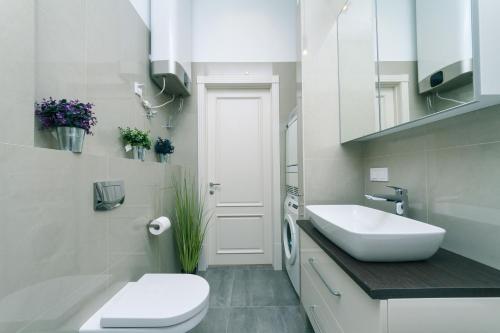 V&v Luxury Apartments (Arena City,maydan)