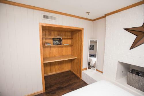 The Highland Hideaway - 2 Min From St Vincents, 5 From 5 Points